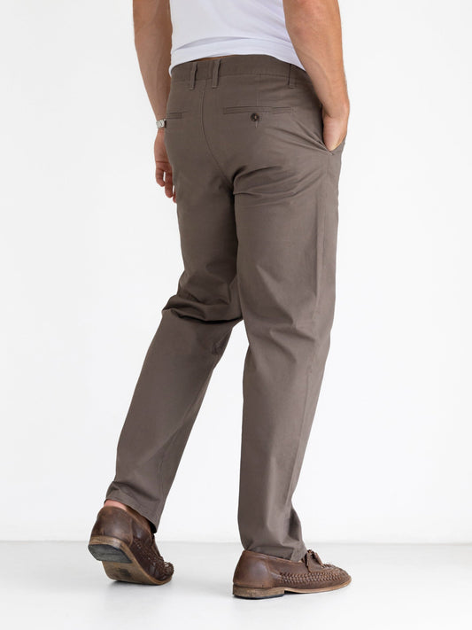 Men's Relaxed Wide-Leg Stretch Cotton Chinos in Brown – view 2