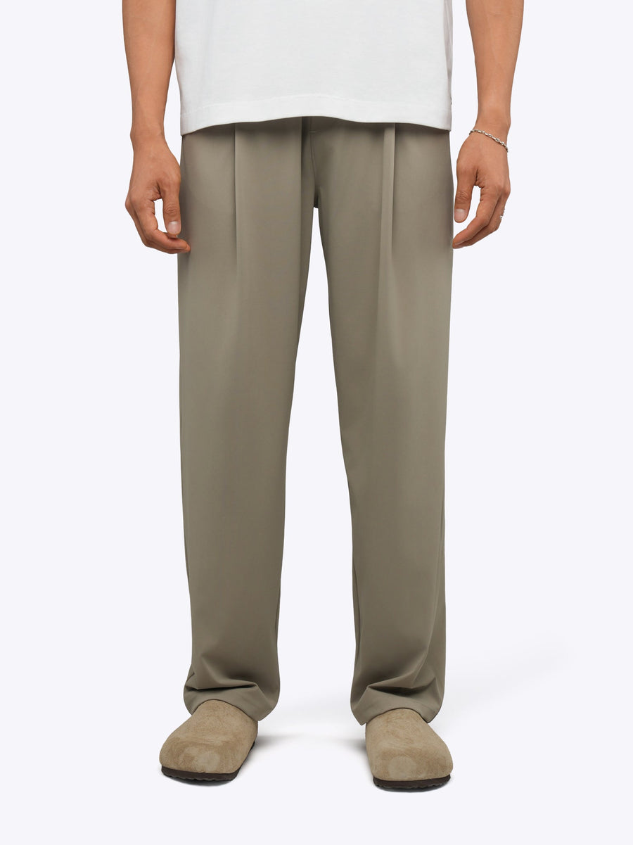 Men's Relaxed Pleated Performance Trousers – Lightweight Breathable Stretch, Clean Matte Finish | Driftstone