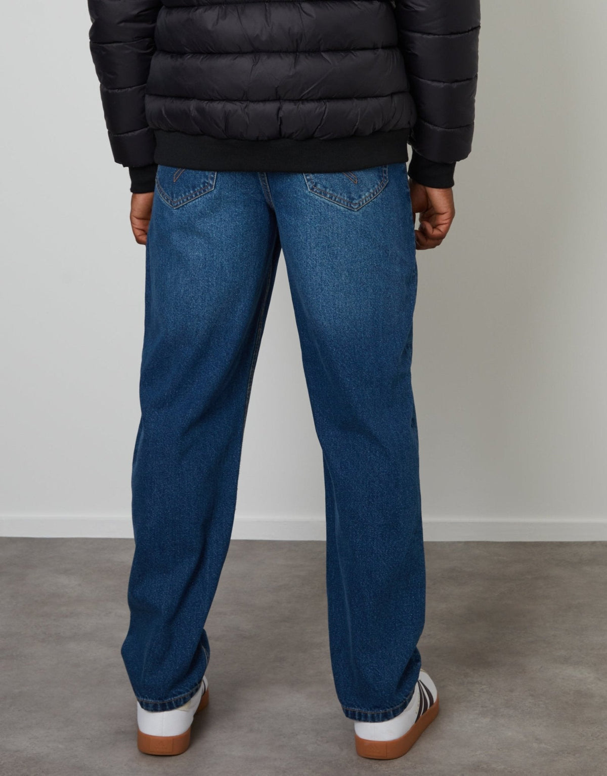 Loose Fit Jeans in Mid Wash by SATRI & CO. – product view 4