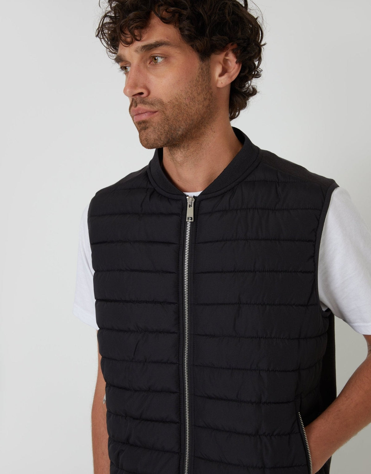 Men's Quilted Hybrid Gilet in Black – view 4