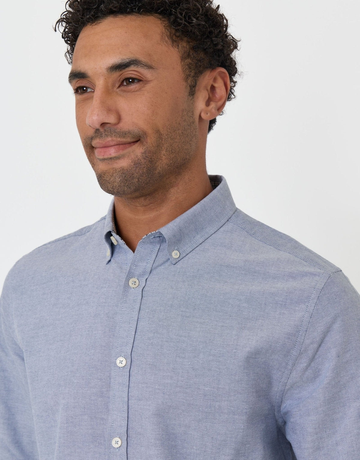 Men's Classic Cotton Oxford Shirt in Light Blue – view 4