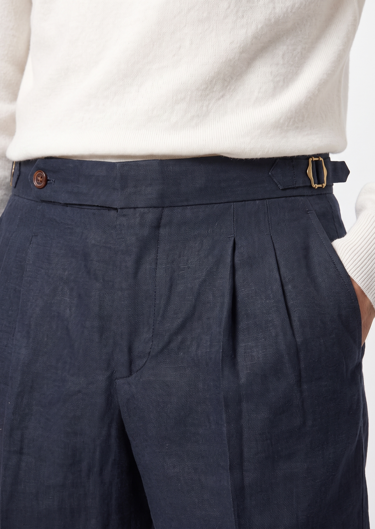 Men's Pleated Linen Seaside Shorts in Navy Blue – view 2