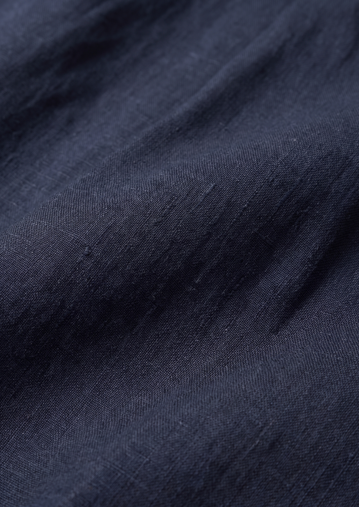 Men's Pleated Linen Seaside Shorts in Navy Blue – view 3