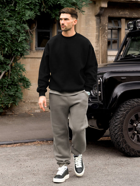 Men's Relaxed Fit Crew Neck Jumper in Black – view 2