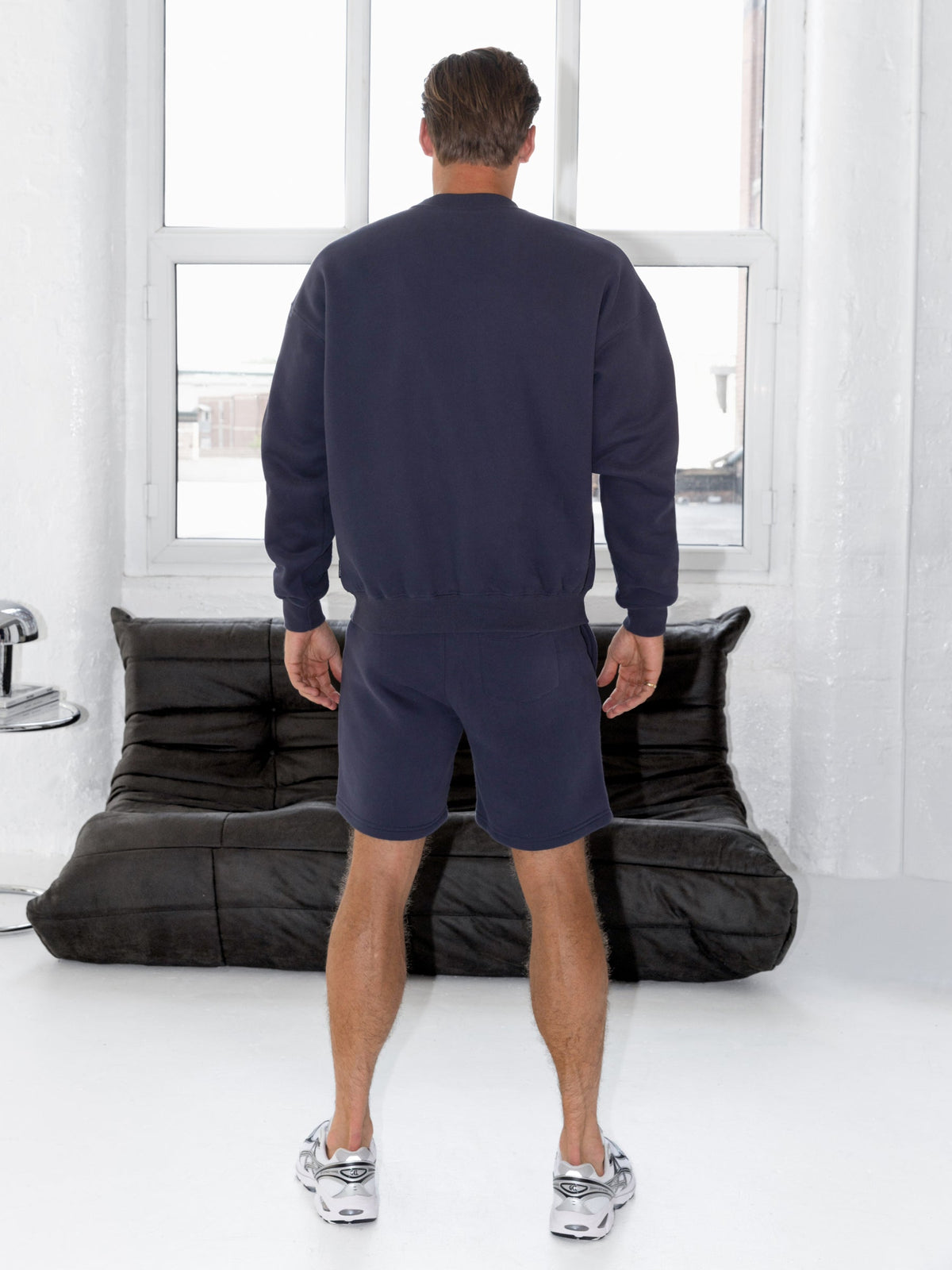 Men's Relaxed Fit Crew Neck Jumper in True Navy – view 4