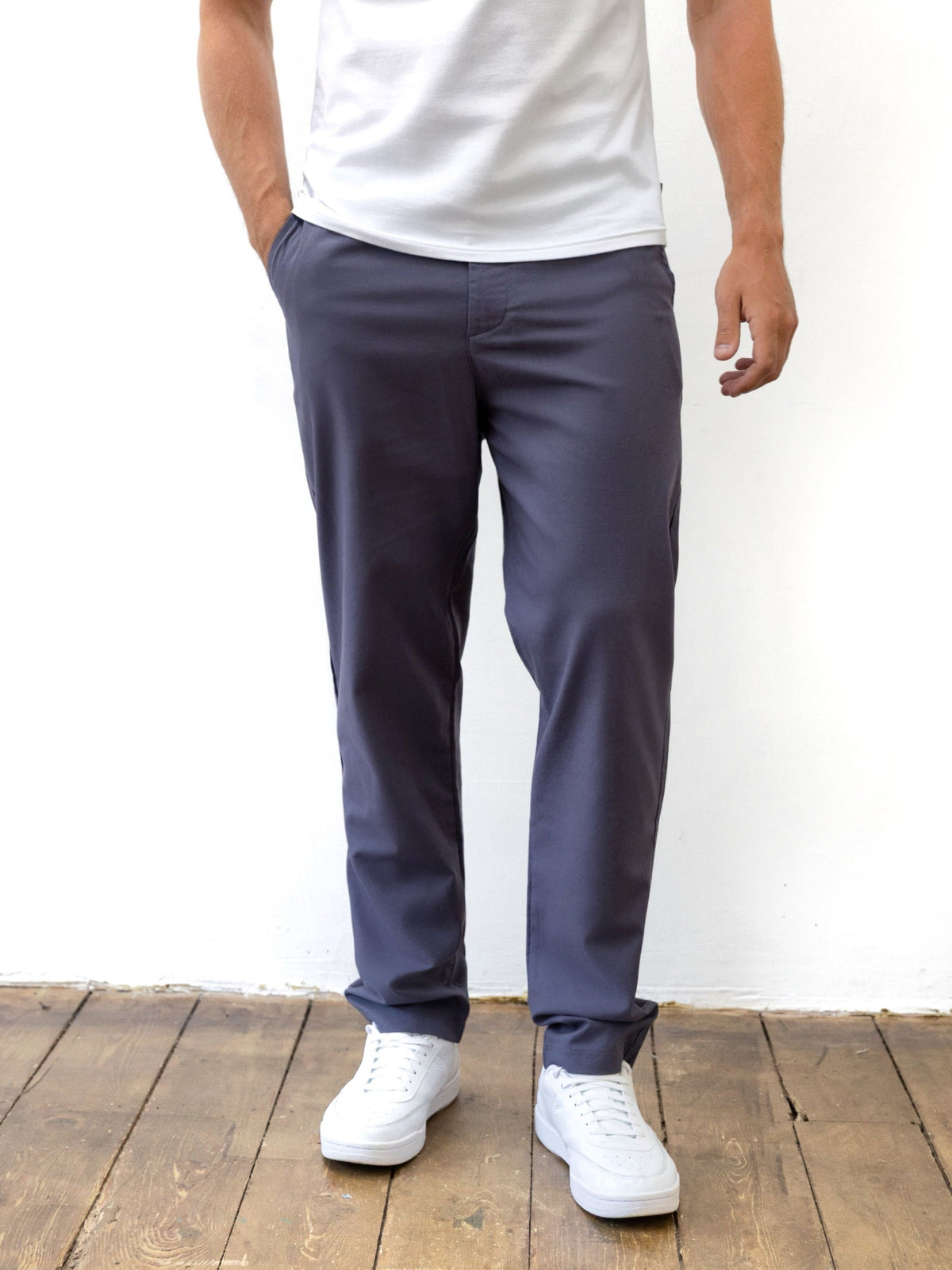 Alston Men's Cotton Linen Trousers in Blue – view 3