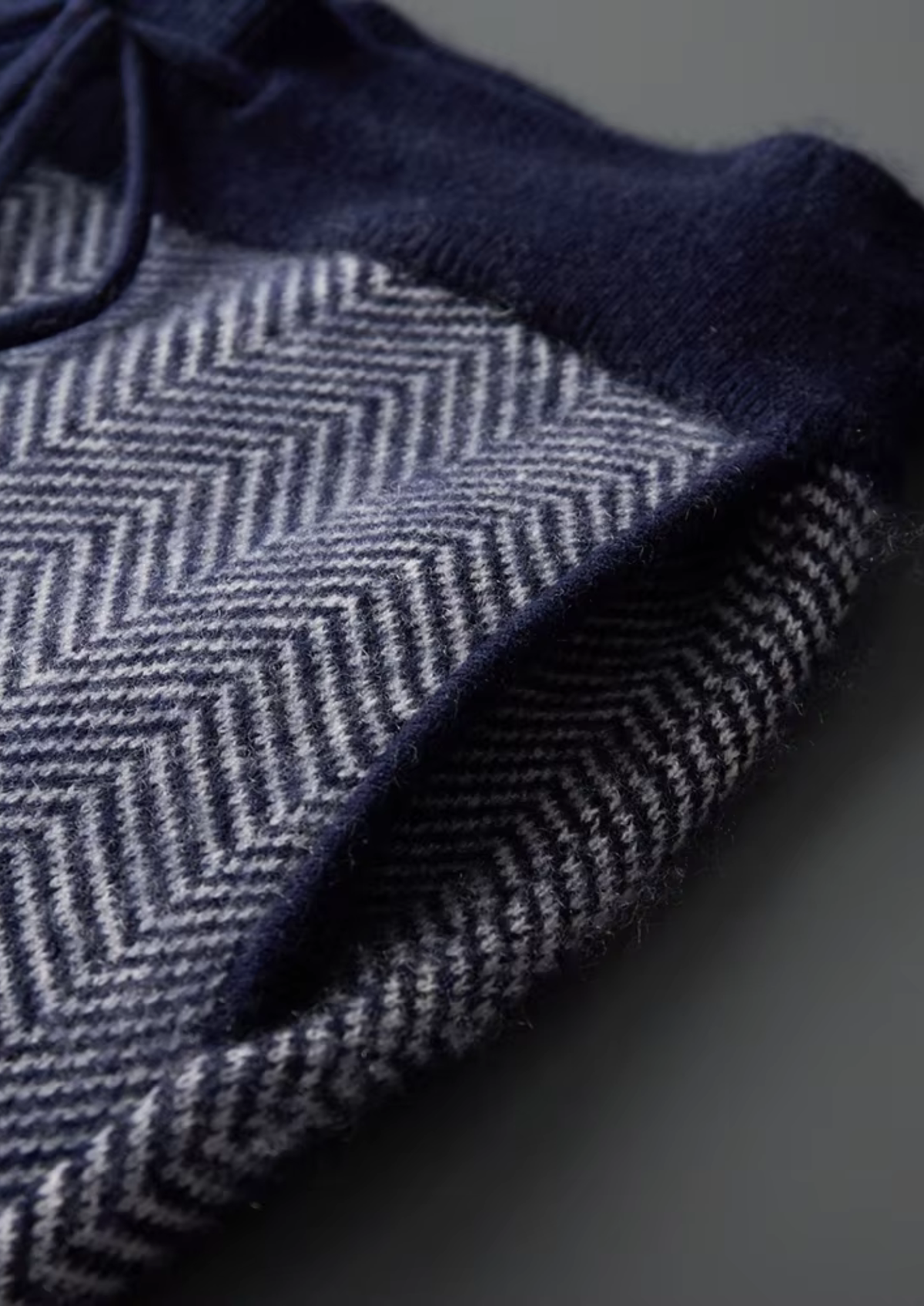Men's Laid-Back Layered Two-Piece Knit Set in Navy Blue – view 6