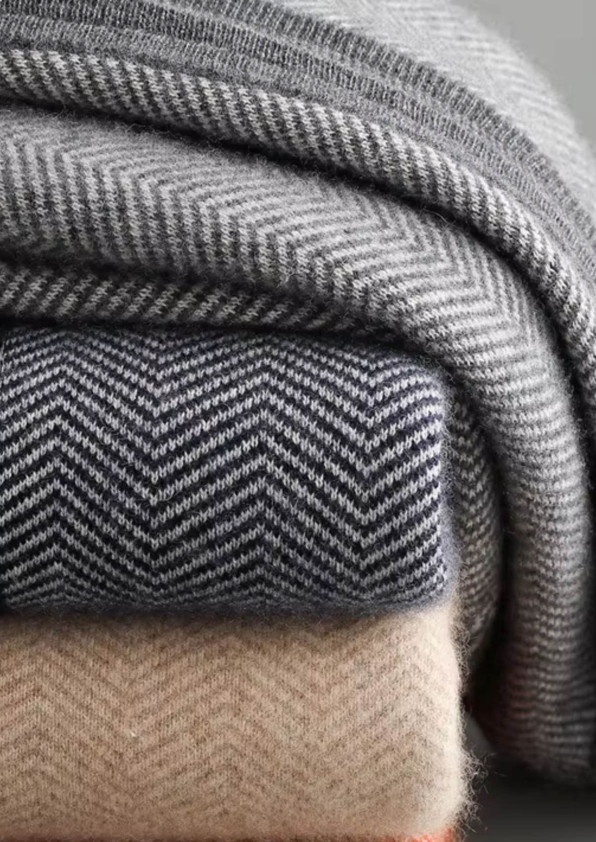 Men's Laid-Back Layered Two-Piece Knit Set in Navy Blue – view 7