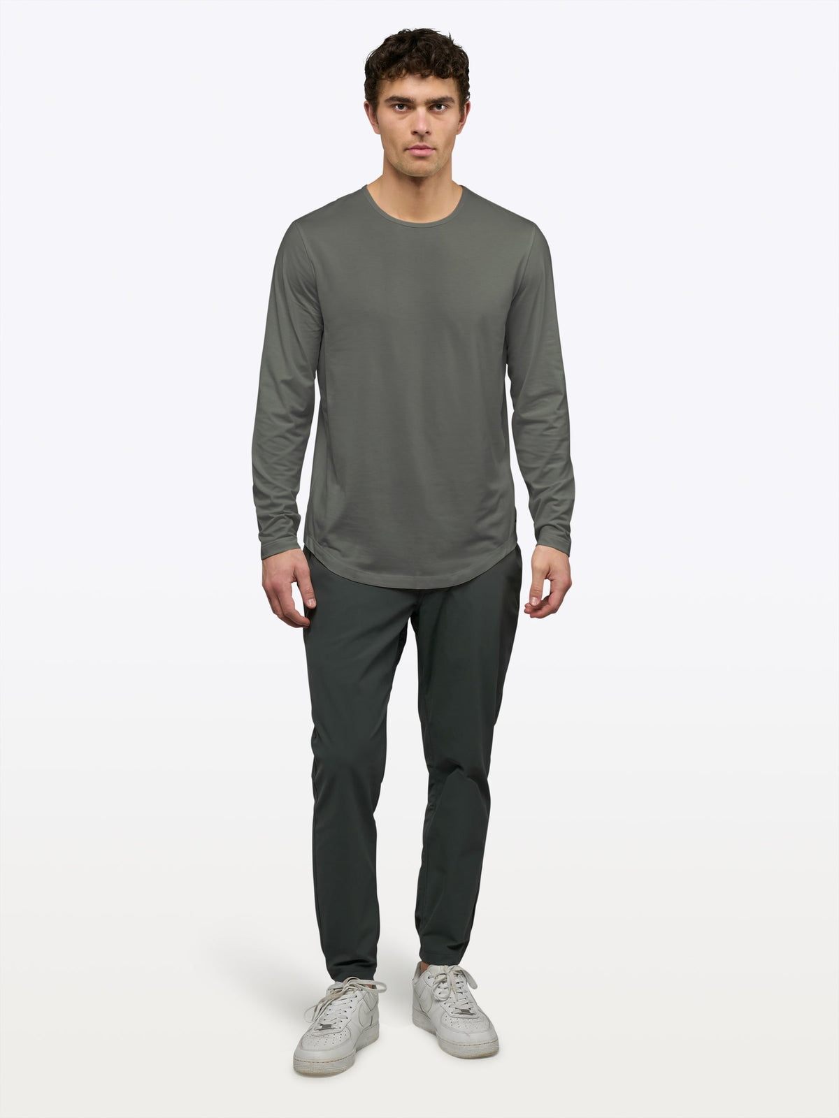 Men's Long Sleeve Curved Hem T-Shirt in Castor Grey – view 4