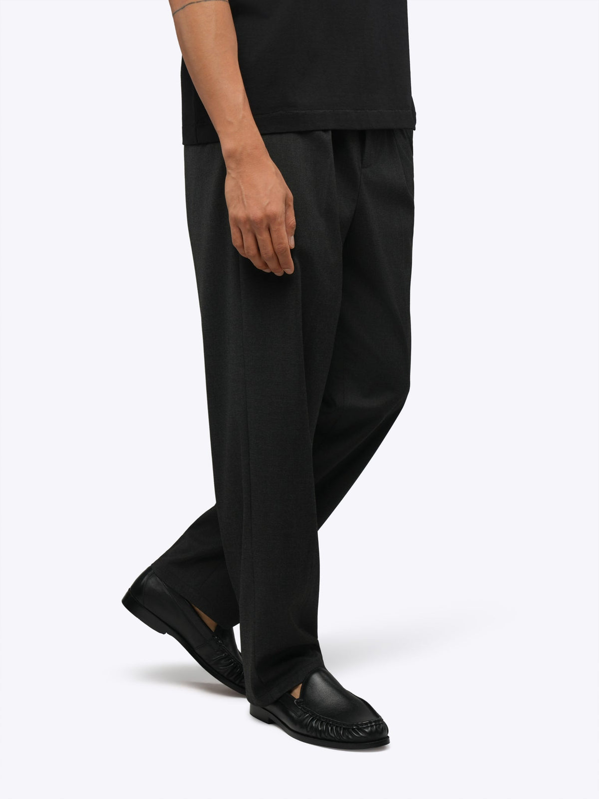 Men's Pleated Relaxed Wide-Leg Trousers – Soft Stretch Woven Fabric, Elevated Drape | Heather Charcoal