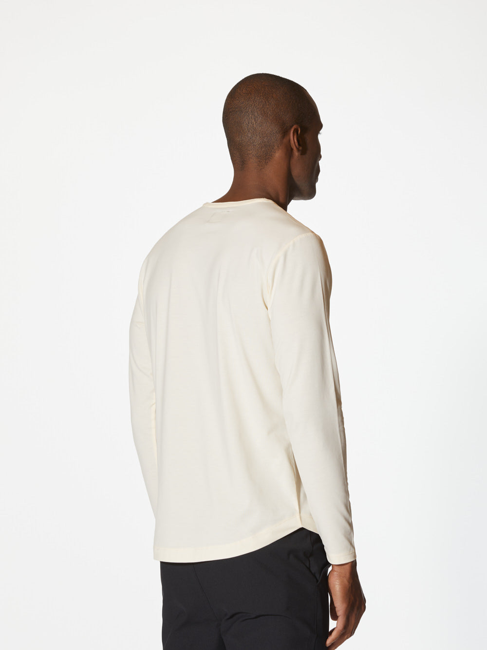 Men's Long Sleeve Curved Hem T-Shirt in Ivory – view 3