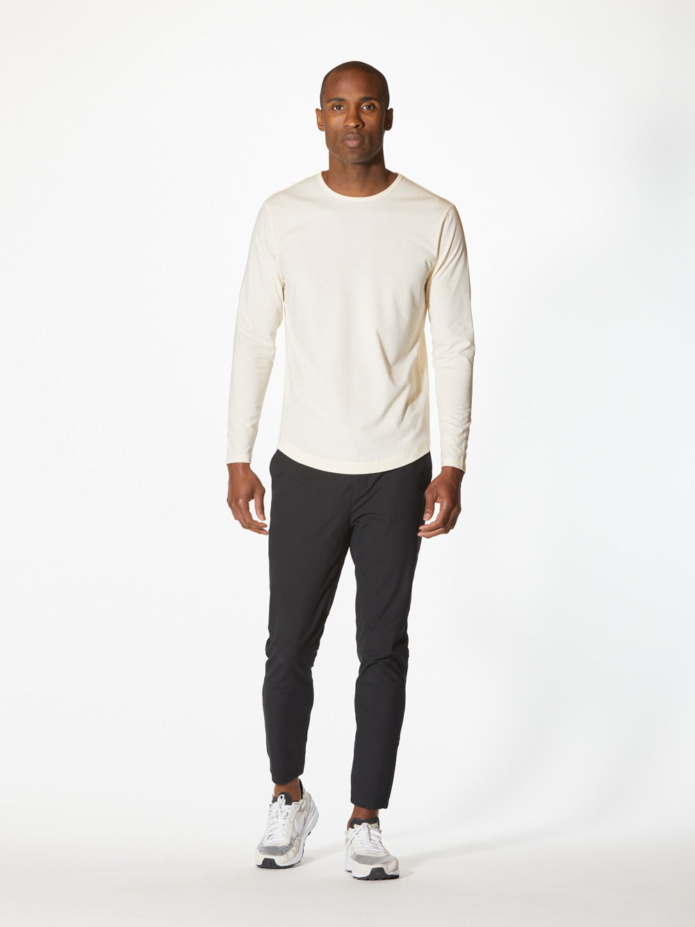 Men's Long Sleeve Curved Hem T-Shirt in Ivory – view 4