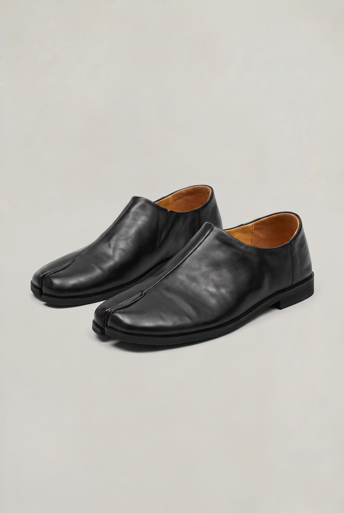 Men's Split-Toe Slip-On Shoes in Black – view 3