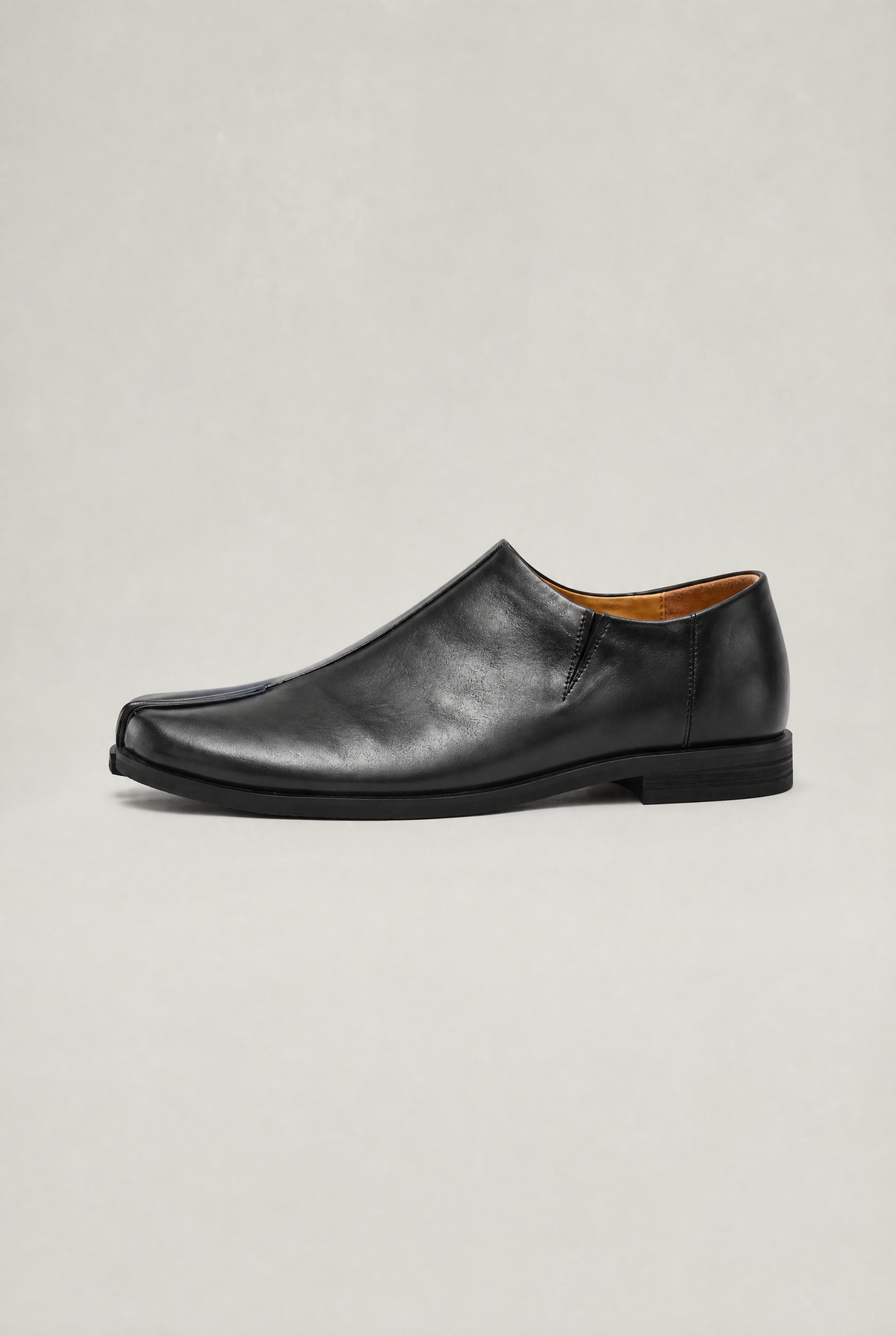 Men's Split-Toe Slip-On Shoes in Black – view 1