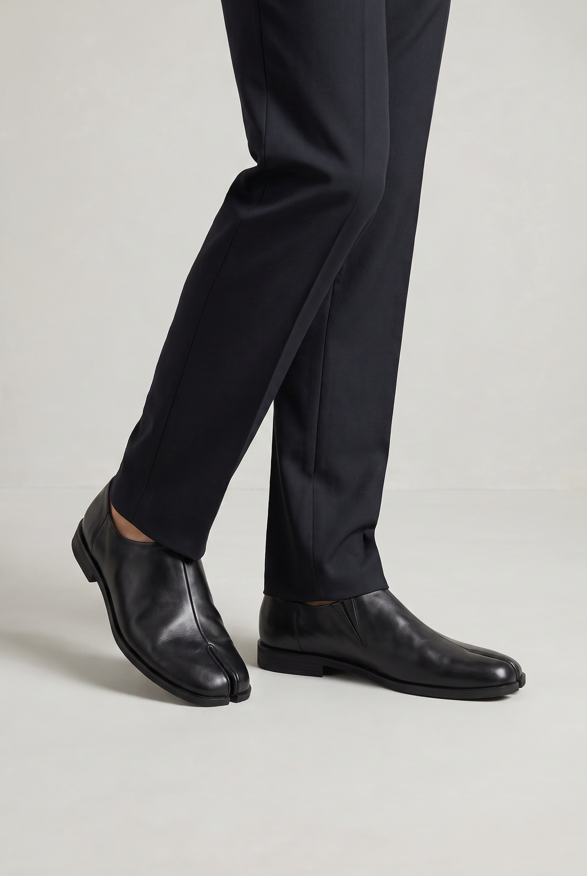 Men's Split-Toe Slip-On Shoes in Black – view 5