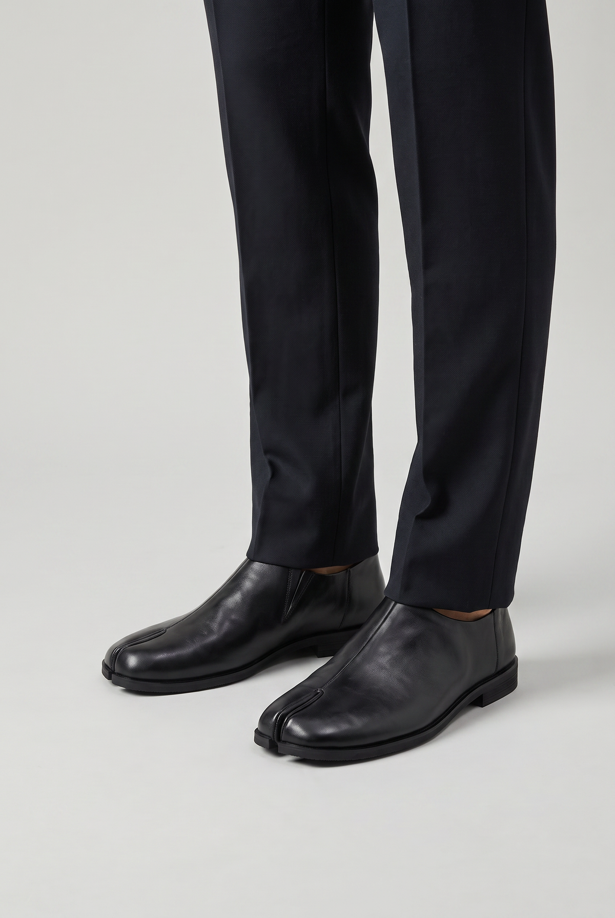 Men's Split-Toe Slip-On Shoes in Black – view 4
