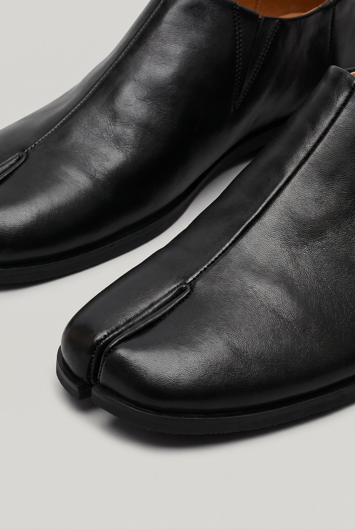 Men's Split-Toe Slip-On Shoes in Black – view 2