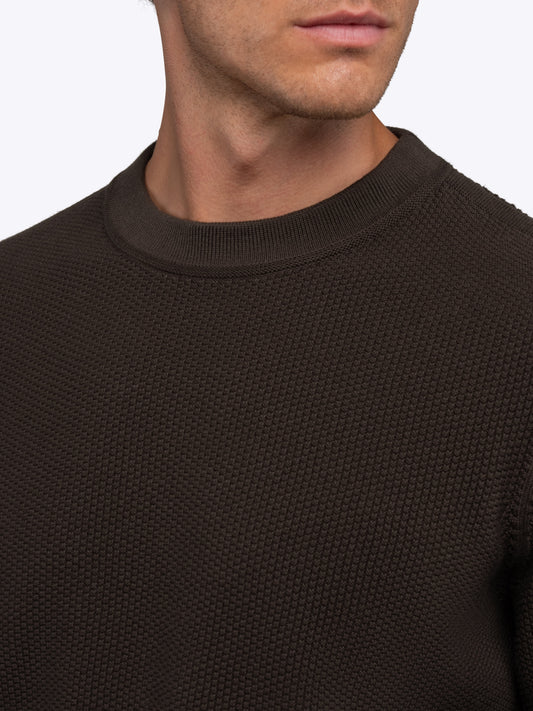 Men's Honeycomb Textured Knit Crew Neck Jumper in Burnt Oak – view 2
