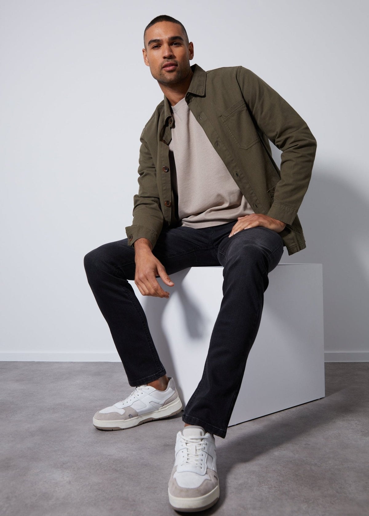 Men's Everyday Slim Fit Jeans in Grey – view 4
