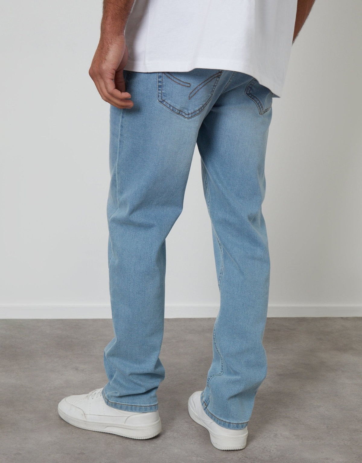 Men's Straight Leg Stretch Jeans in Bleach Wash – view 3
