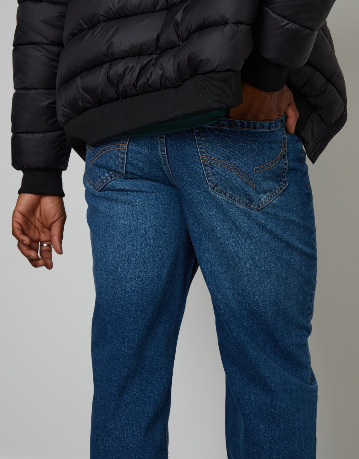Loose Fit Jeans in Mid Wash by SATRI & CO. – product view 3