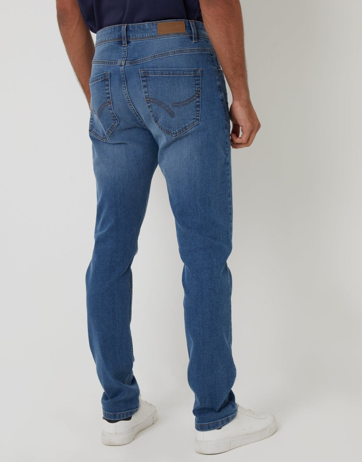 The Everyday Slim Fit Jeans in Light Wash by SATRI & CO. – product view 3