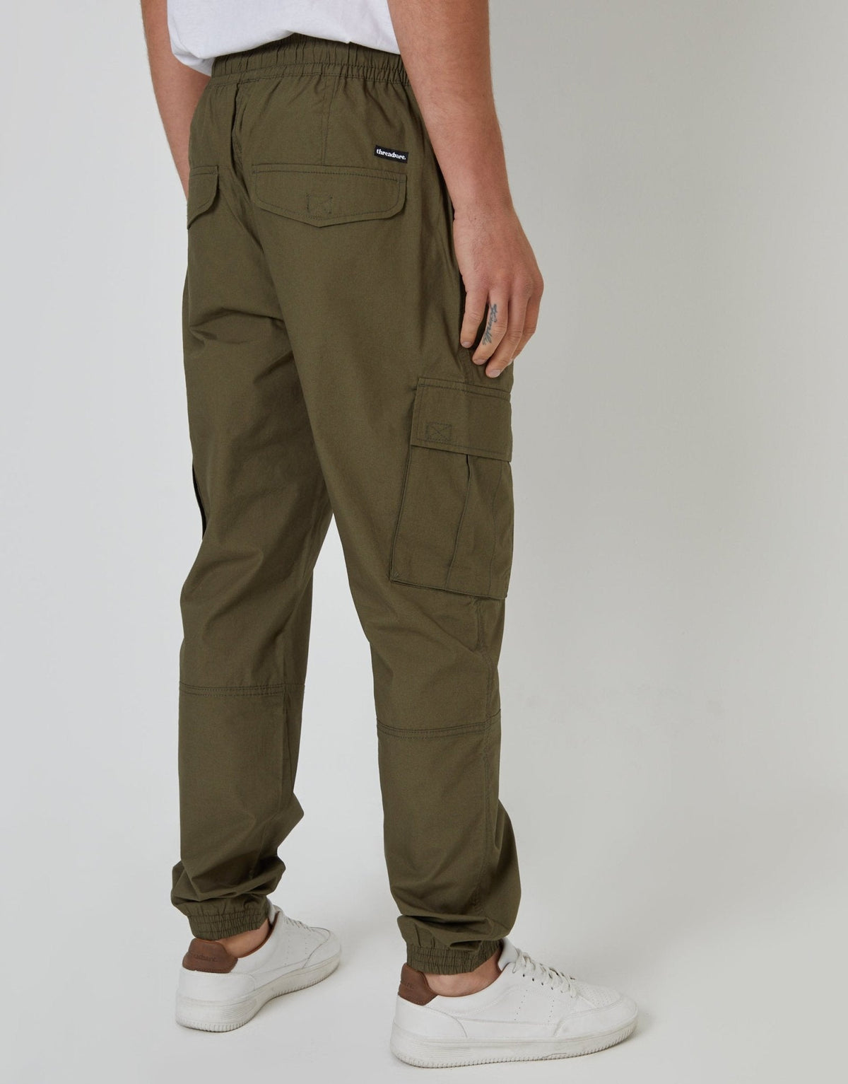 Men's Cotton Poplin Cargo Trousers in Khaki Green – view 3