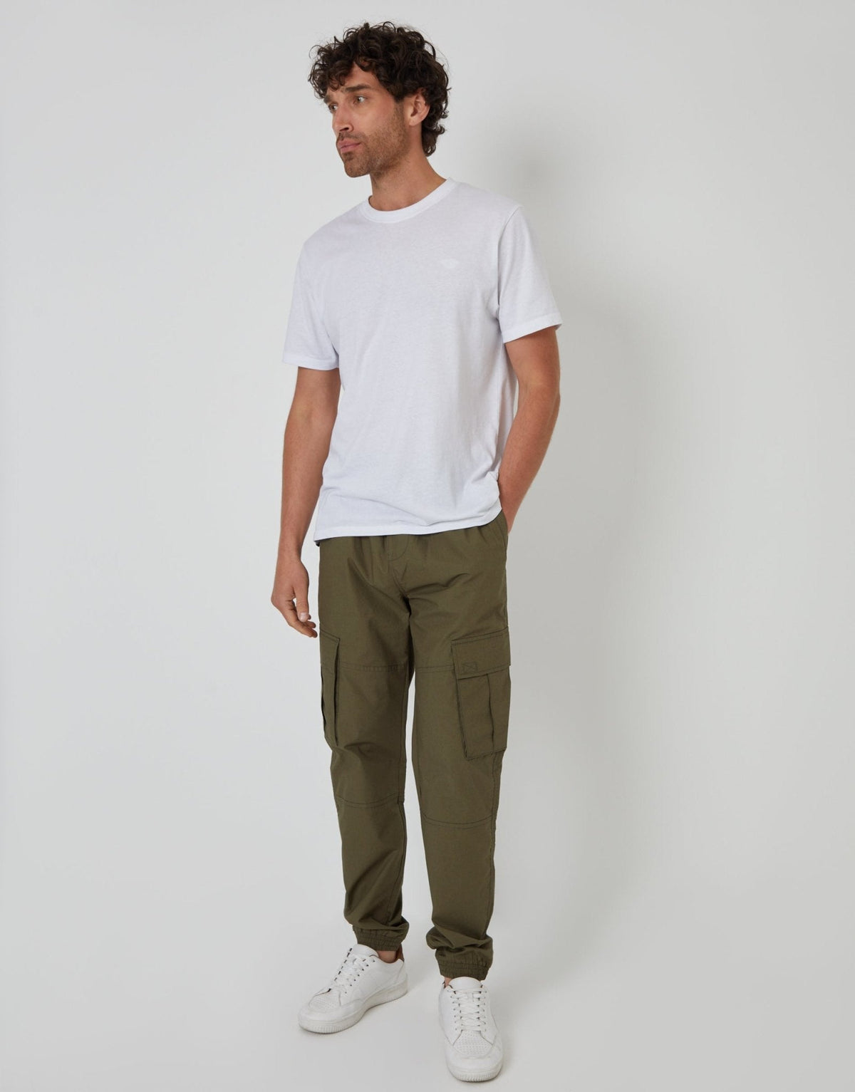 Men's Cotton Poplin Cargo Trousers in Khaki Green – view 1