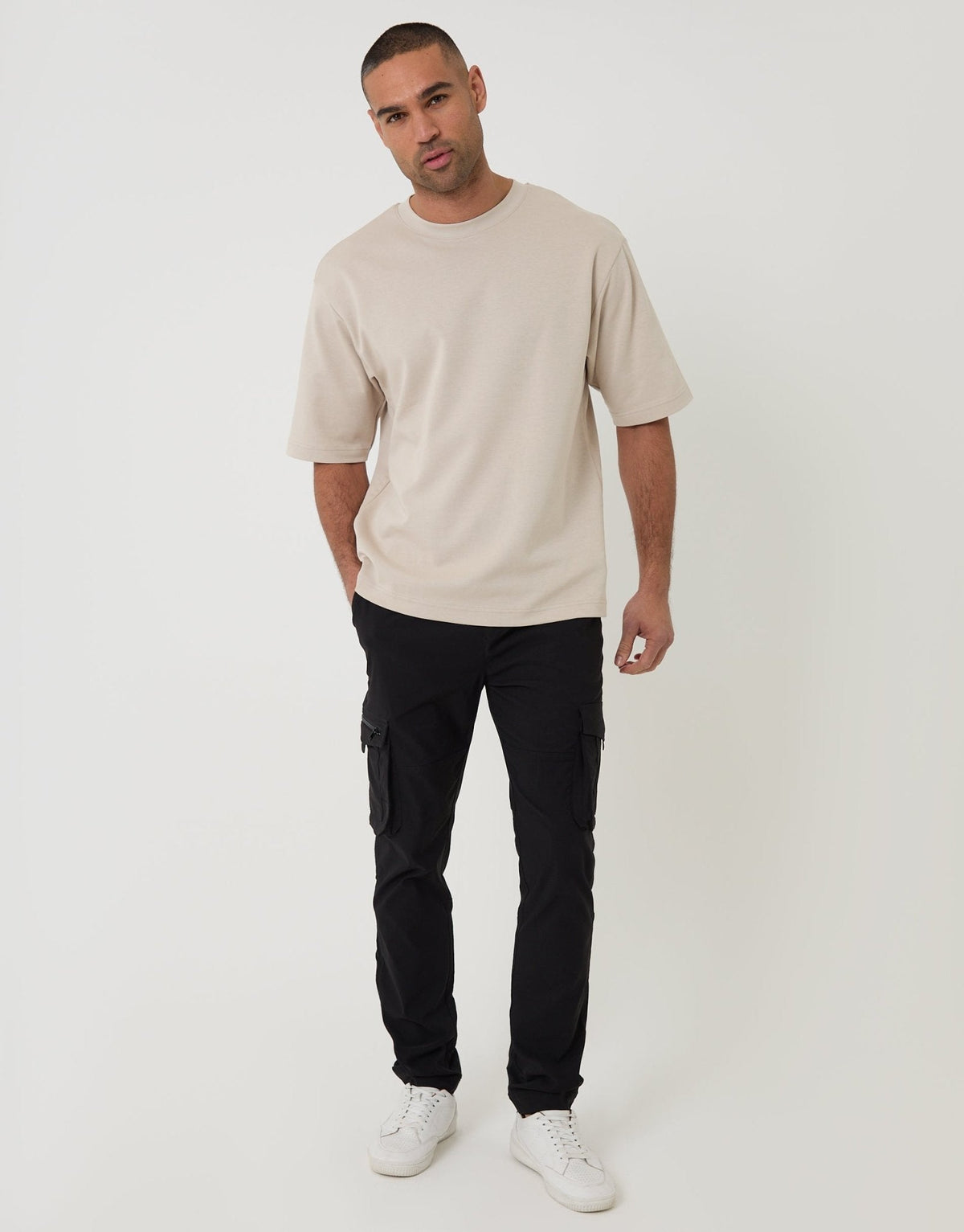 Men's Slim Fit Stretch Poplin Cargo Trousers in Black – view 1