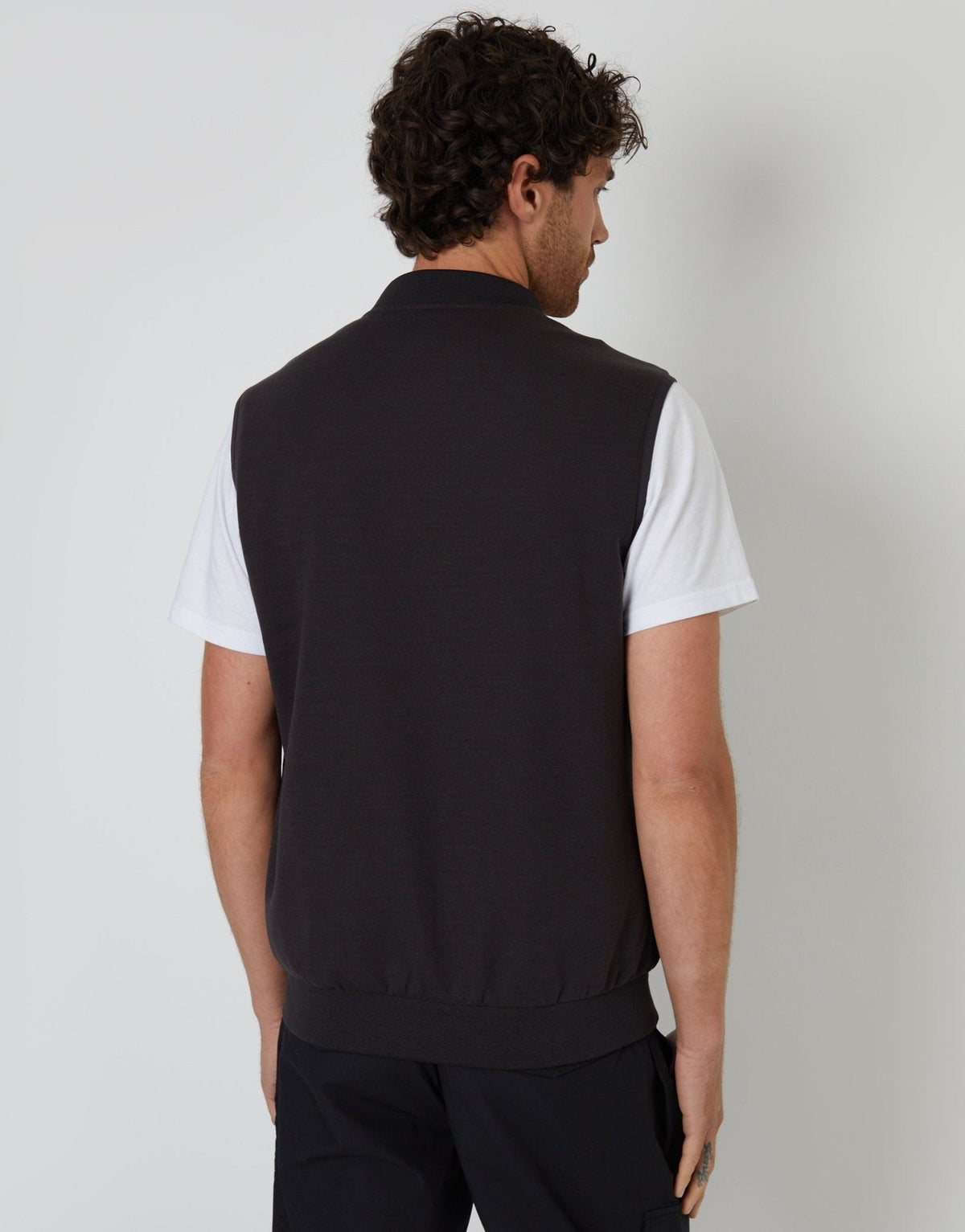 Men's Quilted Hybrid Gilet in Black – view 2