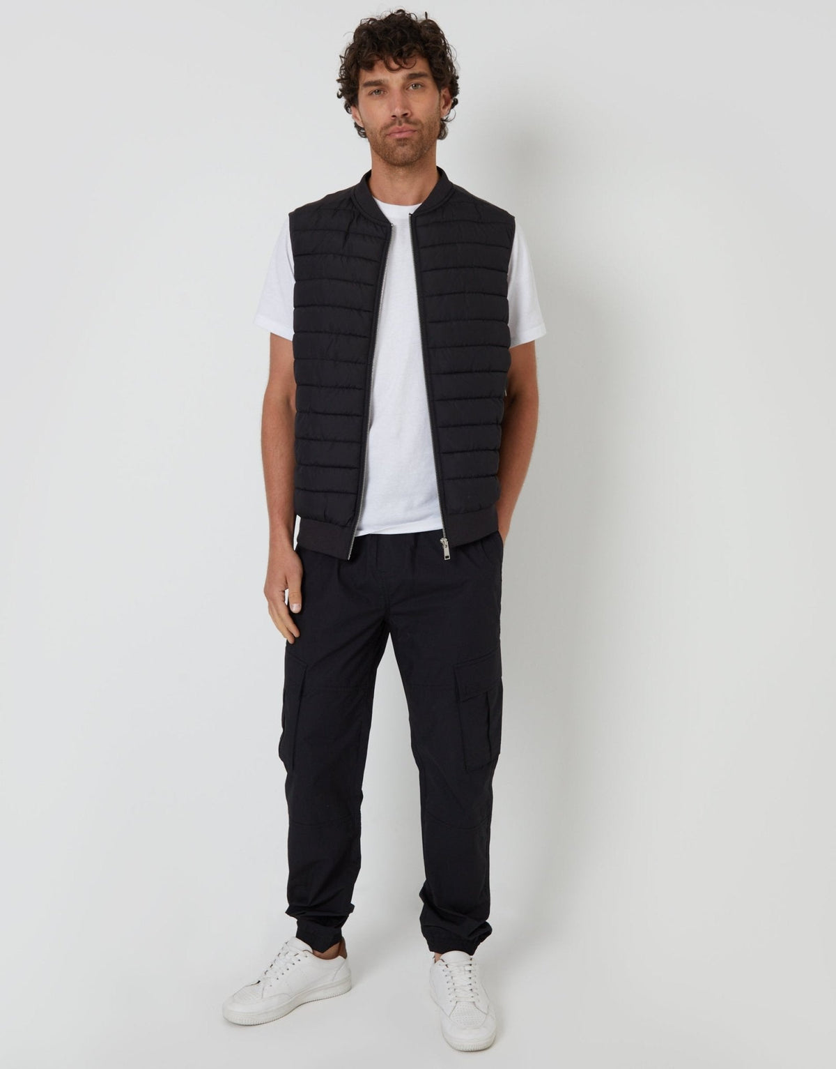 Men's Quilted Hybrid Gilet in Black – view 3