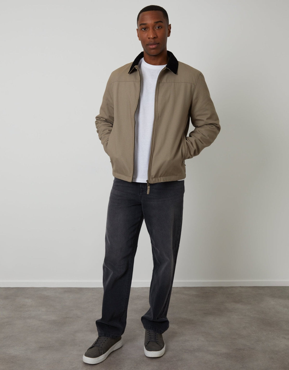 Men's Lightweight Quilted Zip-Through Jacket in Mushroom – view 3