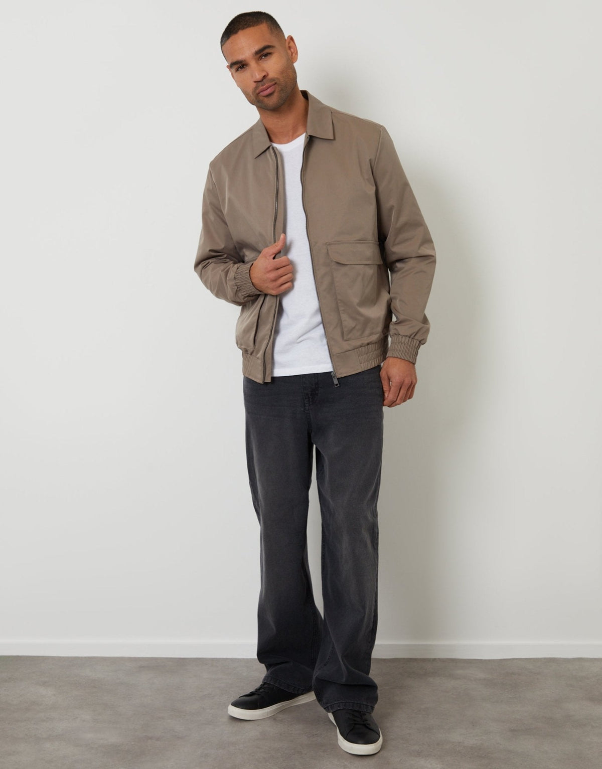 Men's Showerproof Stretch Utility Jacket in Taupe – view 3