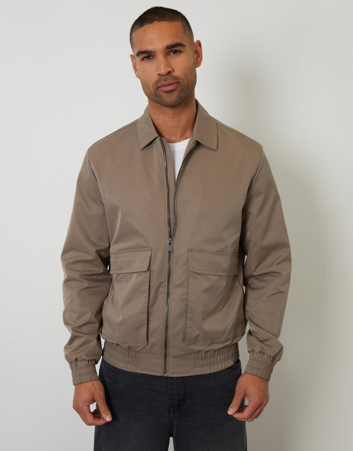Men's Showerproof Stretch Utility Jacket in Taupe – view 4