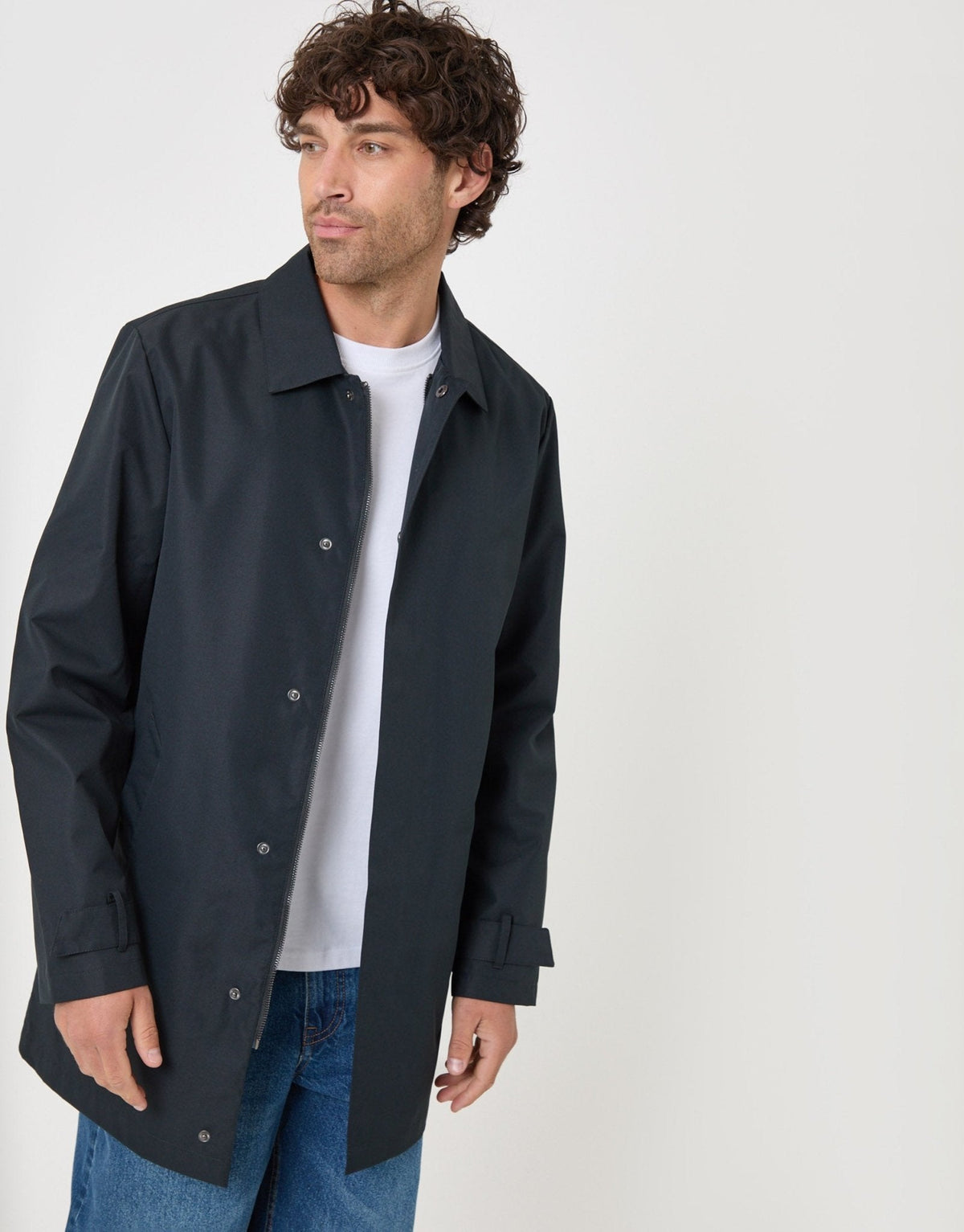 Men's Smart Longline Mac for Office Commutes in Navy – view 2
