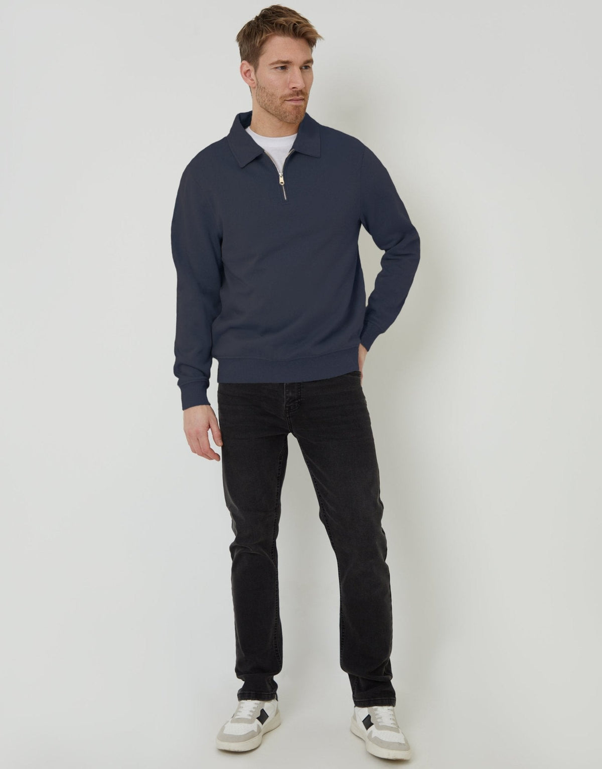 Men's Quarter Zip Collared Sweatshirt in Navy – view 3