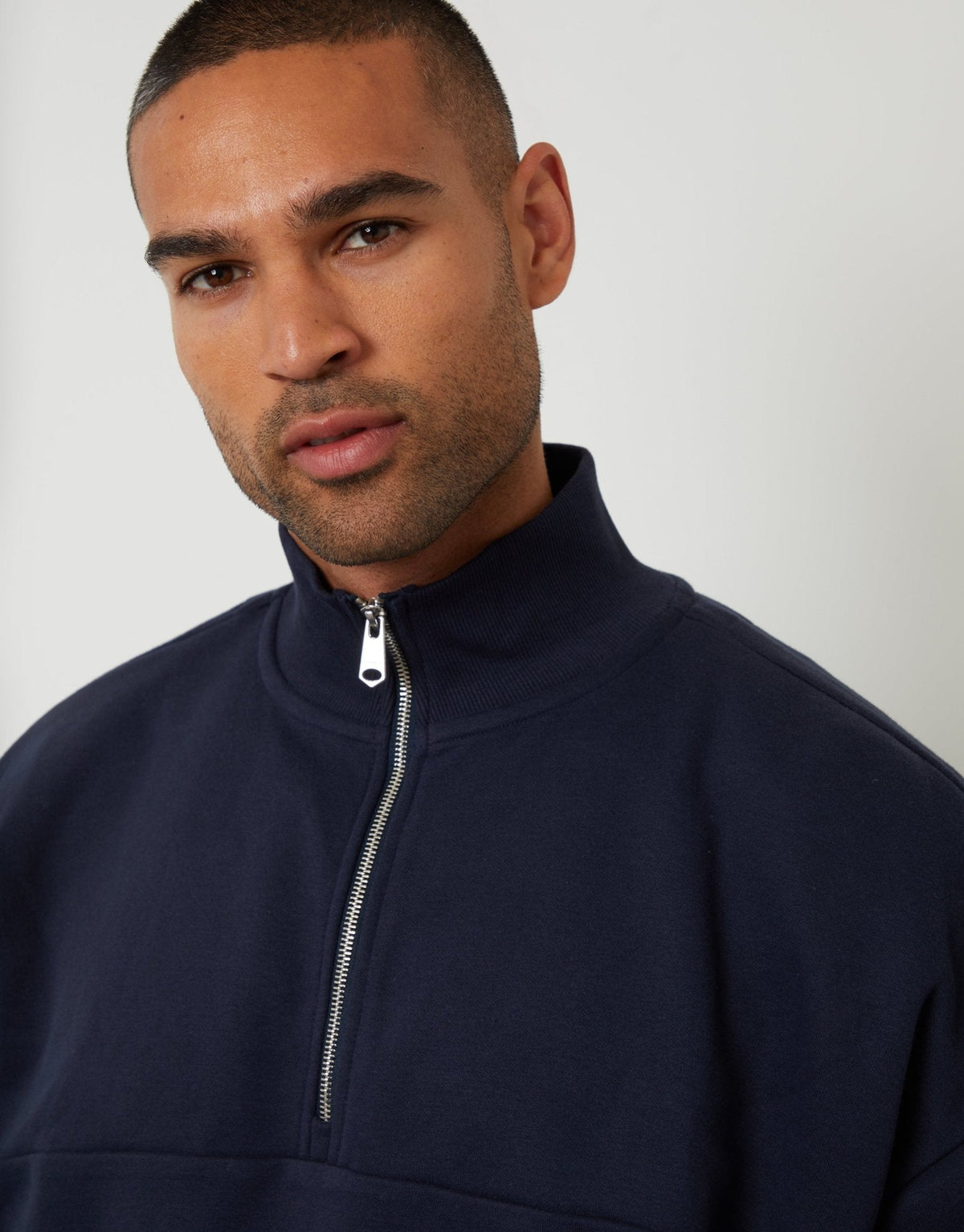 Men's Relaxed Fit Half Zip Sweatshirt in Navy – view 4