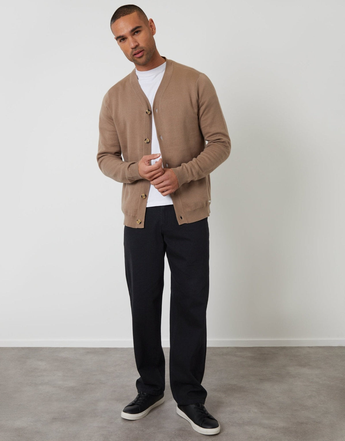 Men's Button-Up Knitted Cardigan in Taupe – view 3