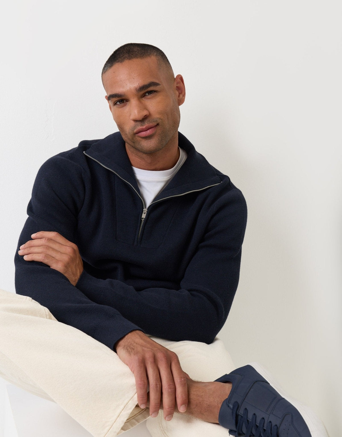 Men's Smart Layering Jumper for Crisp Autumn Days in Navy – view 1