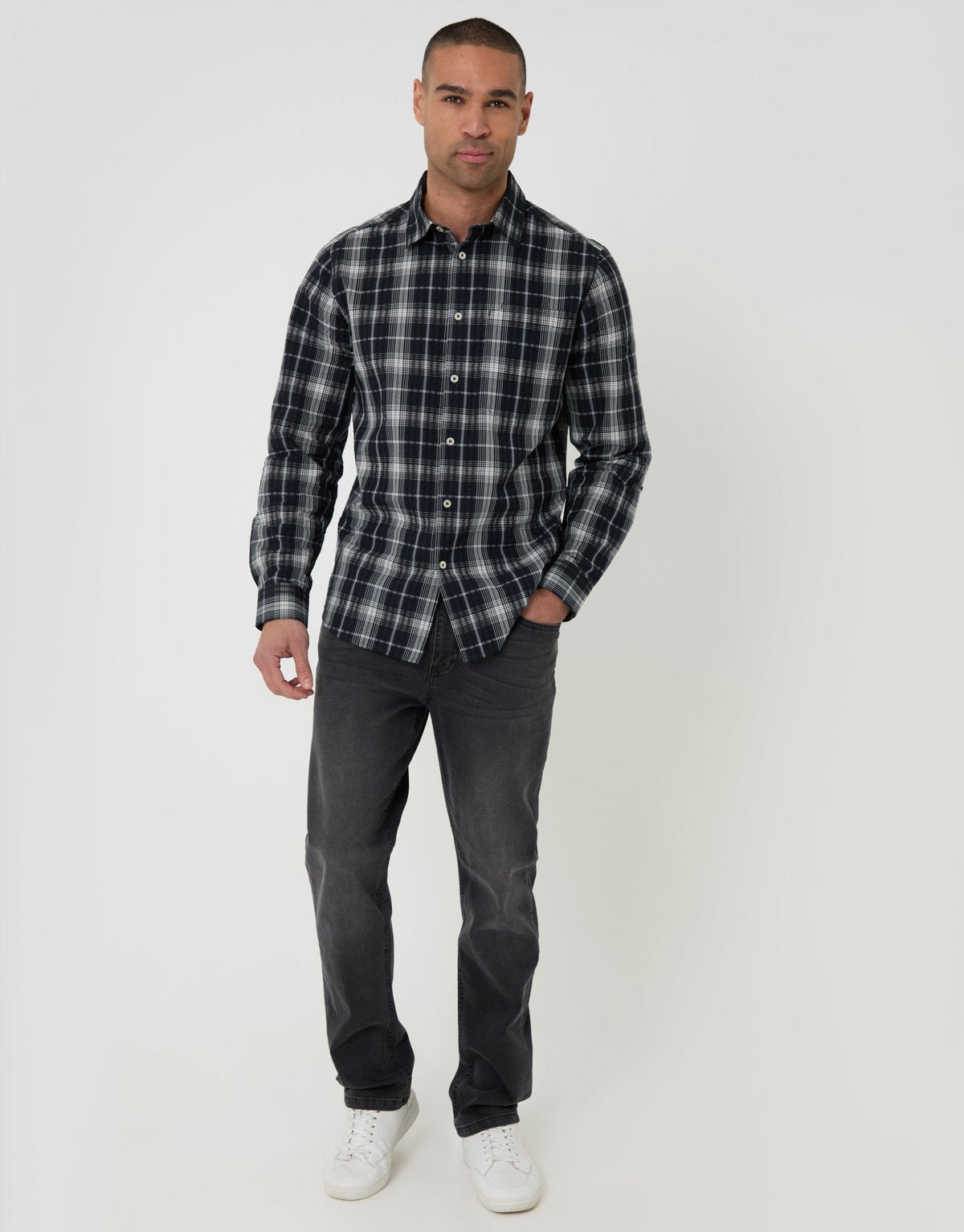 Men's Cotton Long Sleeve Check Shirt in Black Check – view 3