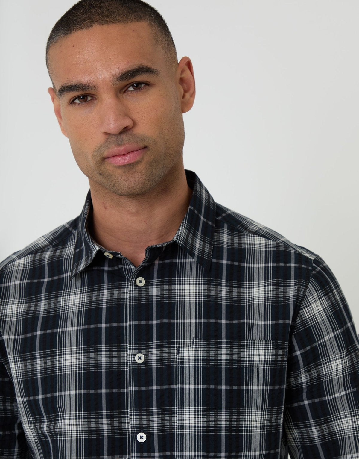 Men's Cotton Long Sleeve Check Shirt in Black Check – view 4