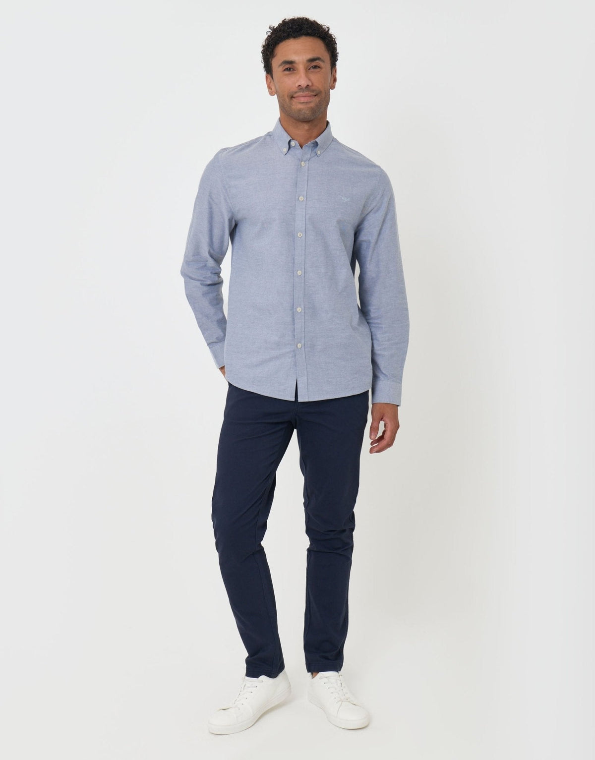 Men's Classic Cotton Oxford Shirt in Light Blue – view 3